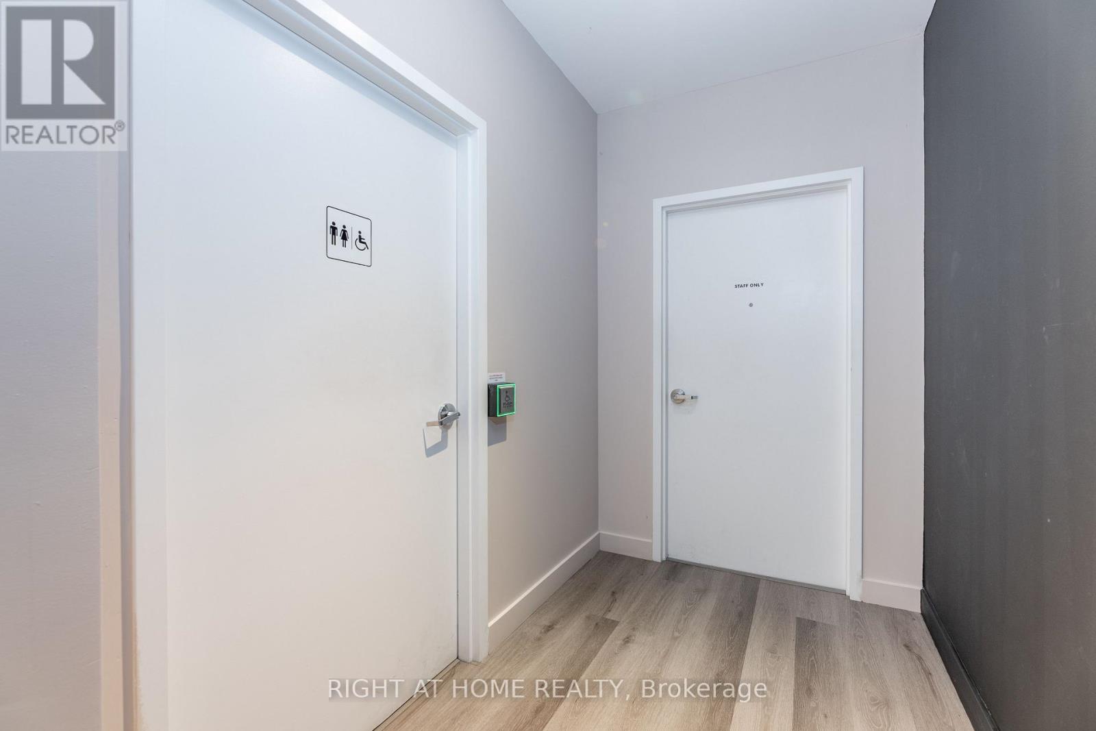 72 Lakeshore Road E, Mississauga, Ontario  L5G 1E1 - Photo 19 - W12496998