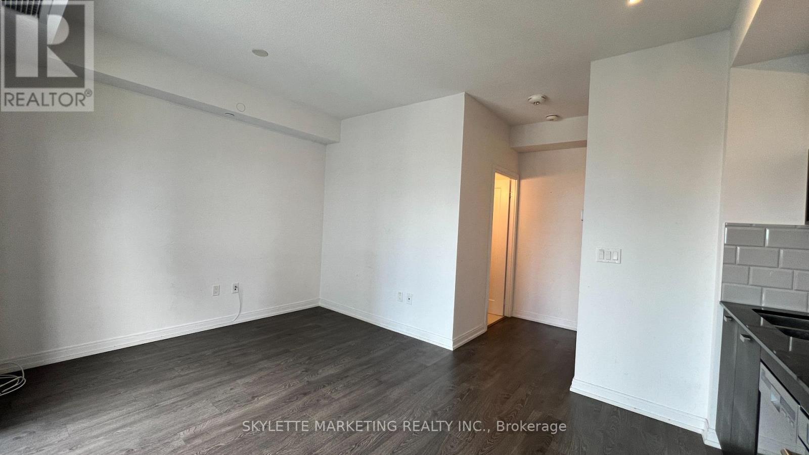 3017 - 275 Village Green Square, Toronto, Ontario  M1S 0L8 - Photo 6 - E12519760