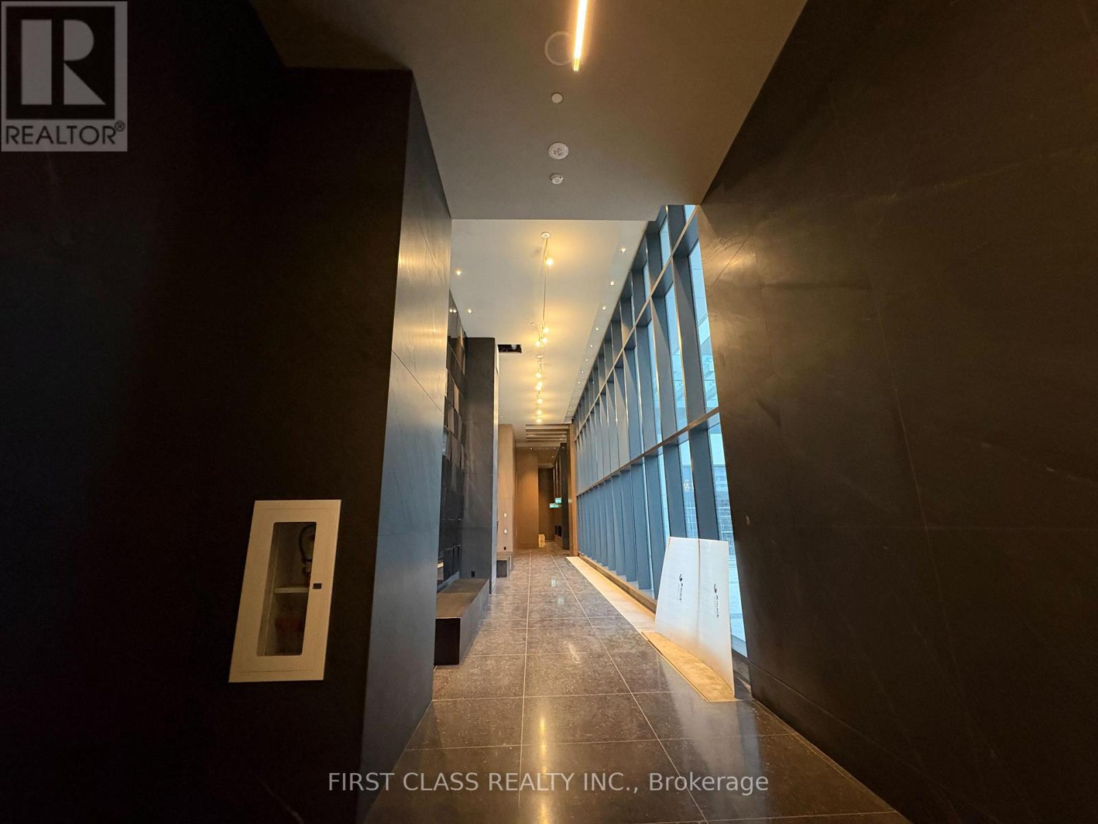 803 - 8 Interchange Way, Vaughan, Ontario  L4K 0R2 - Photo 10 - N12519822