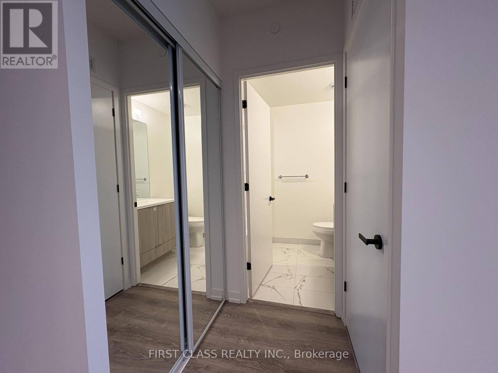 803 - 8 Interchange Way, Vaughan, Ontario  L4K 0R2 - Photo 3 - N12519822