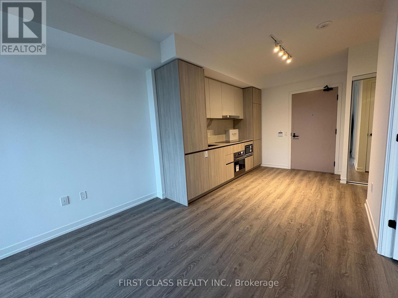 803 - 8 Interchange Way, Vaughan, Ontario  L4K 0R2 - Photo 6 - N12519822