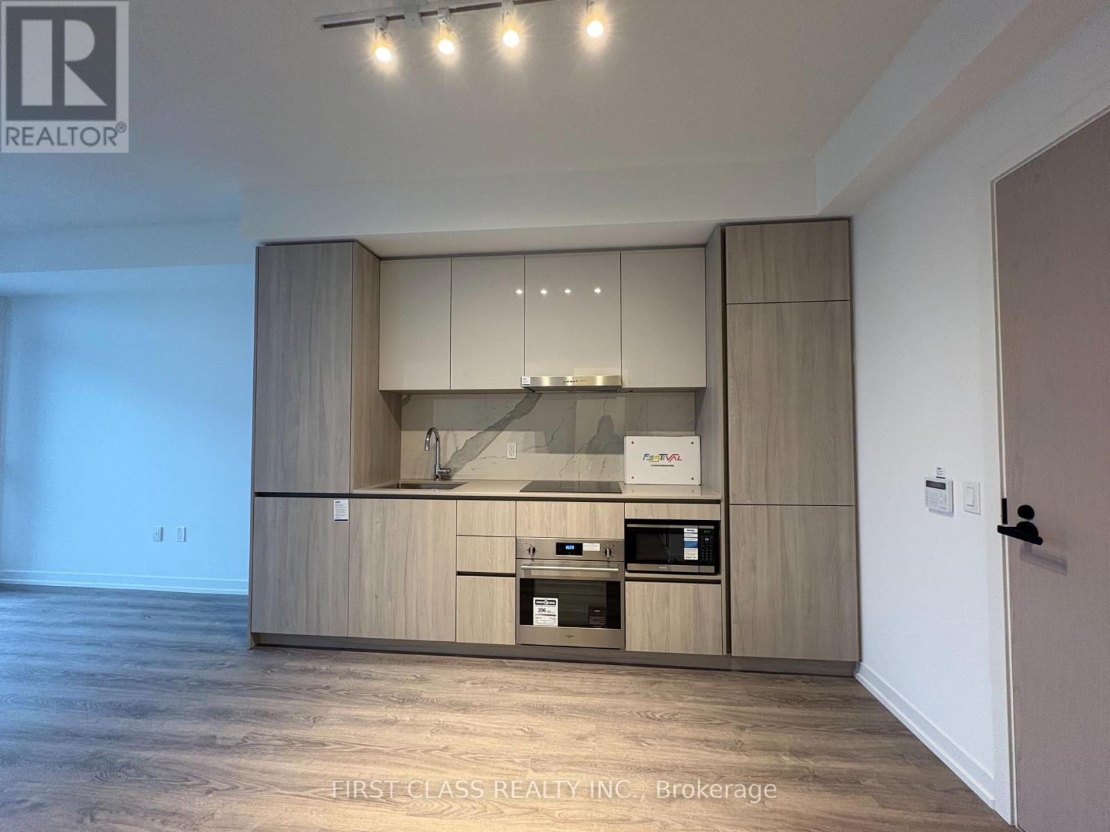 803 - 8 Interchange Way, Vaughan, Ontario  L4K 0R2 - Photo 7 - N12519822