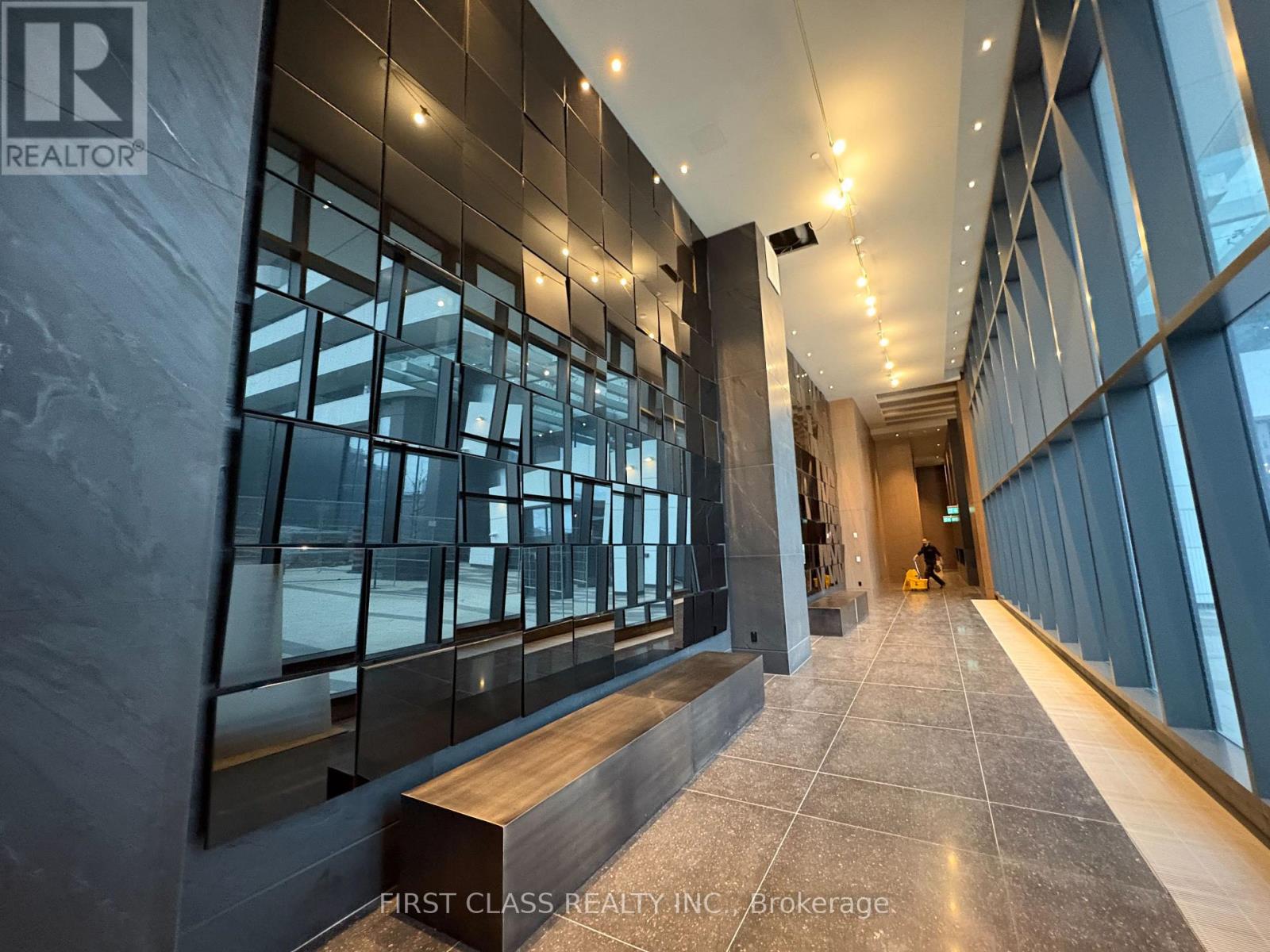 803 - 8 Interchange Way, Vaughan, Ontario  L4K 0R2 - Photo 9 - N12519822