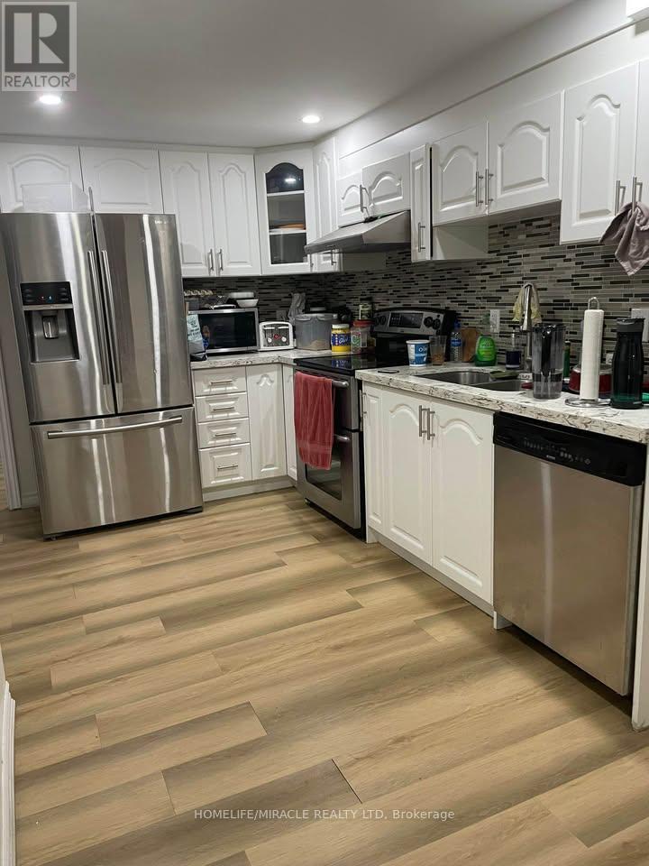 169 Fandango Drive, Brampton, Ontario  L6Z 0M1 - Photo 2 - W12519734