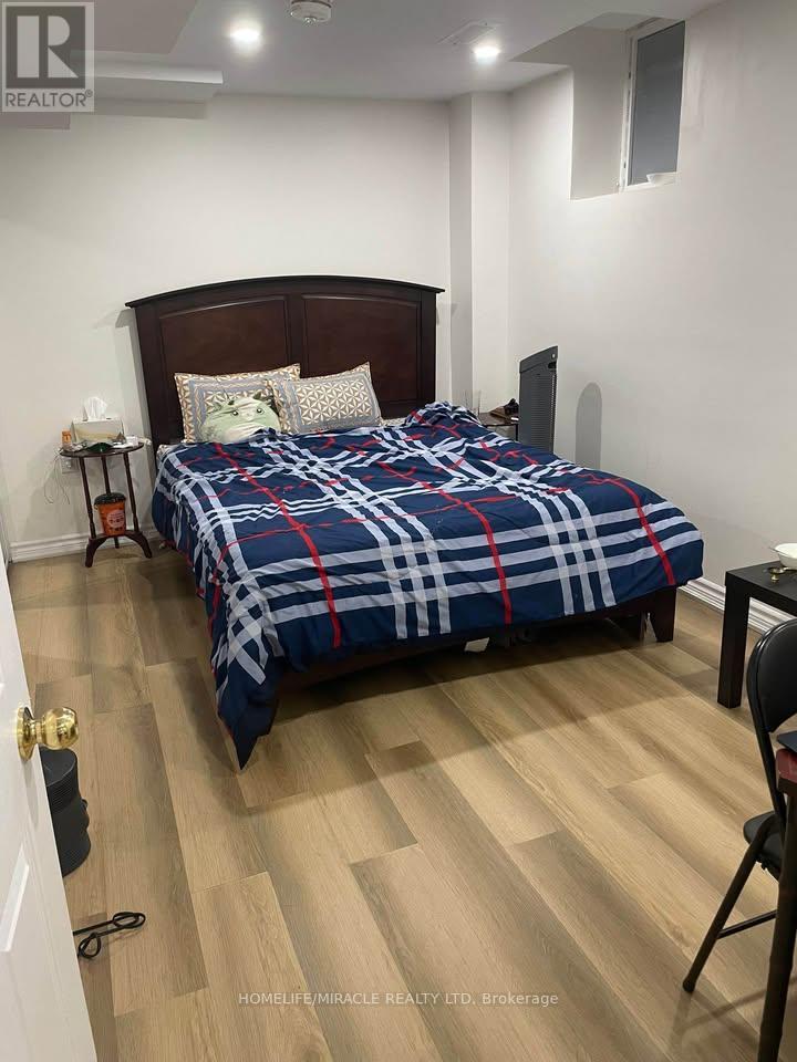 169 Fandango Drive, Brampton, Ontario  L6Z 0M1 - Photo 3 - W12519734