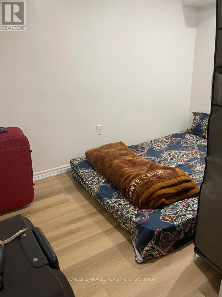 169 Fandango Drive, Brampton, Ontario  L6Z 0M1 - Photo 7 - W12519734