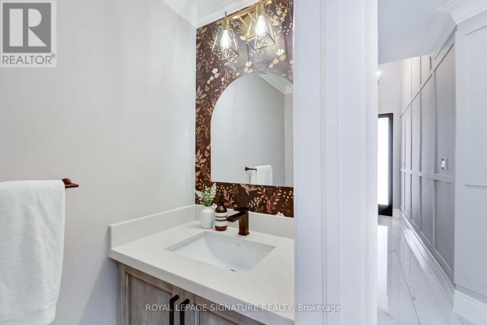 15a Owen Drive, Toronto, Ontario  M8W 1W8 - Photo 4 - W12519748