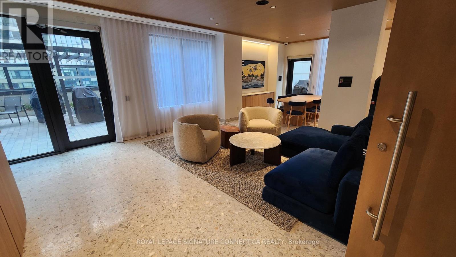 1009 - 395 Square One Drive, Mississauga, Ontario  L5B 0C6 - Photo 11 - W12519770