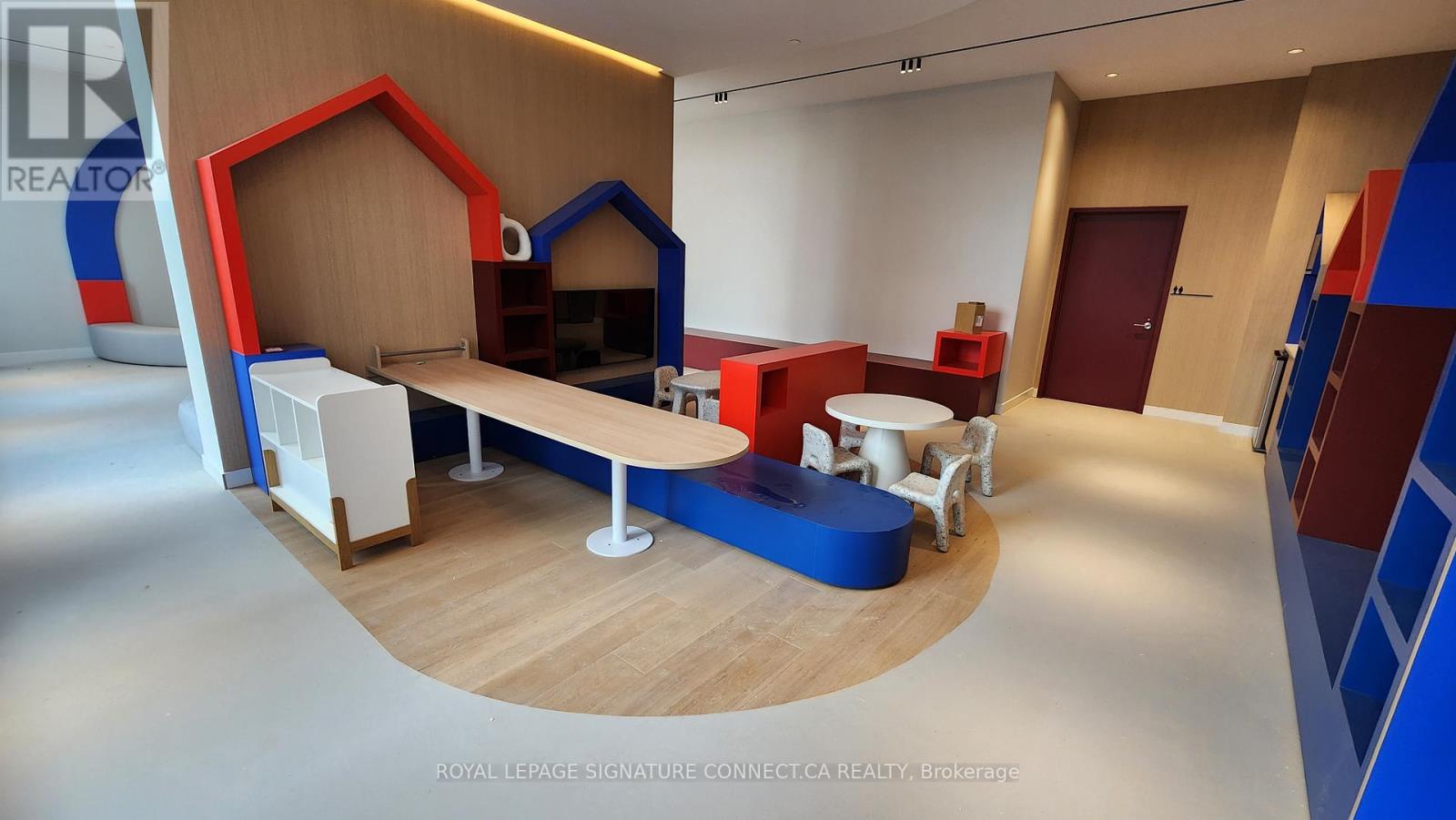 1009 - 395 Square One Drive, Mississauga, Ontario  L5B 0C6 - Photo 16 - W12519770