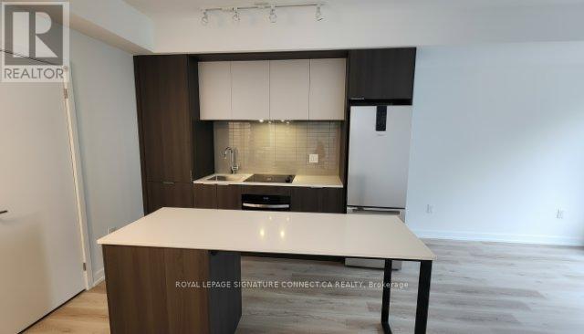 1009 - 395 Square One Drive, Mississauga, Ontario  L5B 0C6 - Photo 6 - W12519770