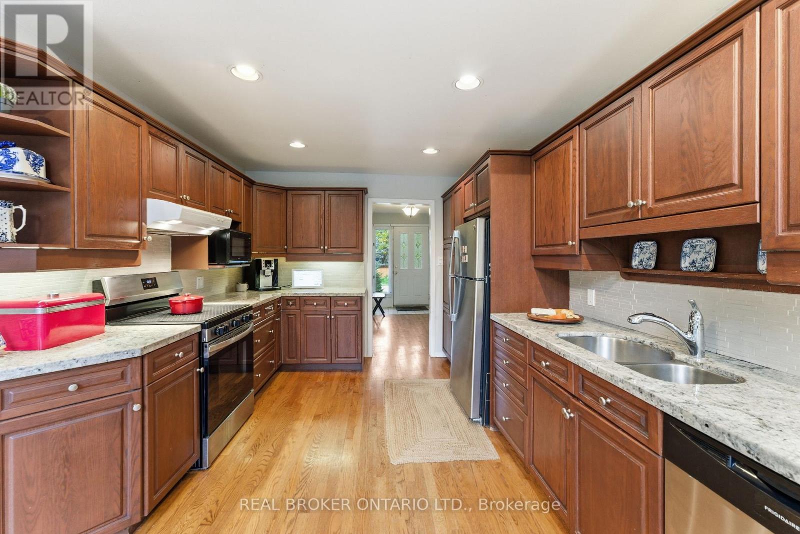 423 Donnybrook Road, Oakville, Ontario  L6J 4Y2 - Photo 10 - W12519800