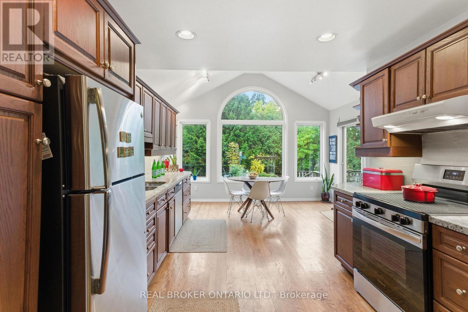 423 Donnybrook Road, Oakville, Ontario  L6J 4Y2 - Photo 8 - W12519800