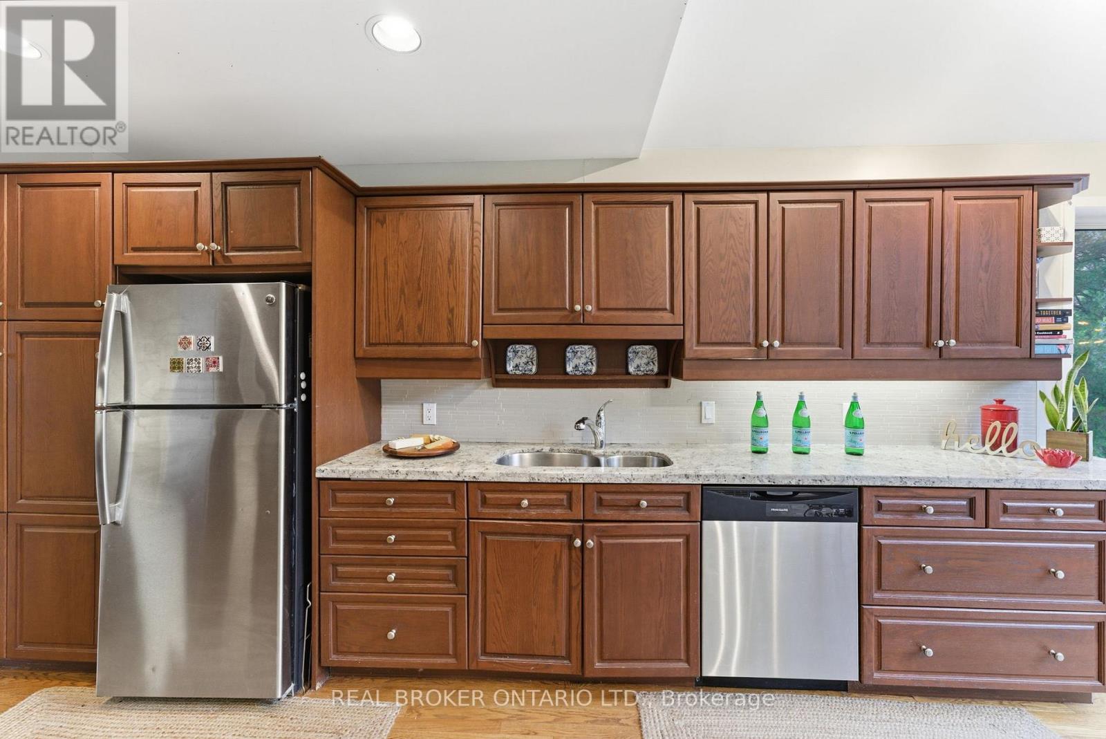 423 Donnybrook Road, Oakville, Ontario  L6J 4Y2 - Photo 9 - W12519800