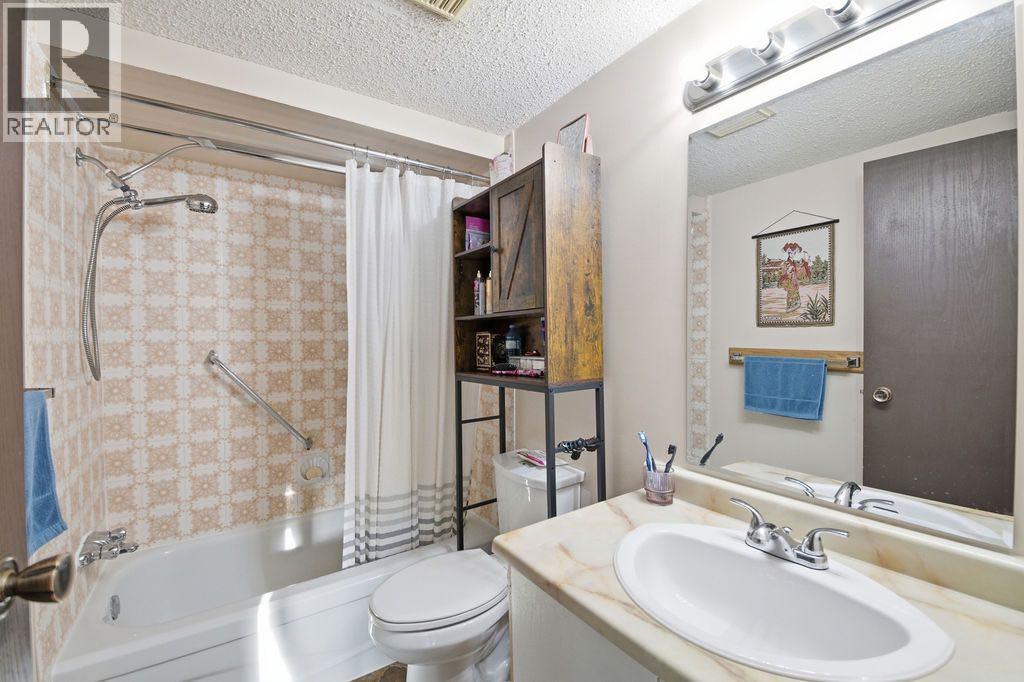 121 Powell Street, Cochrane, Alberta  T4C 1Z4 - Photo 41 - A2266239