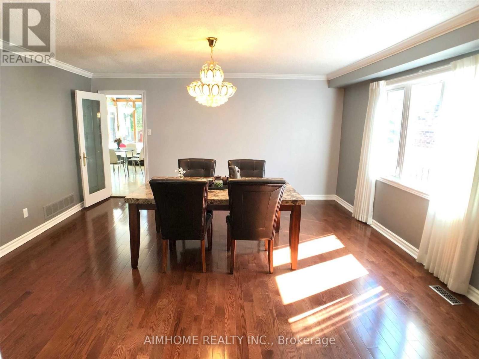 31 Horizon Court, Richmond Hill, Ontario  L4B 3G1 - Photo 9 - N12519208