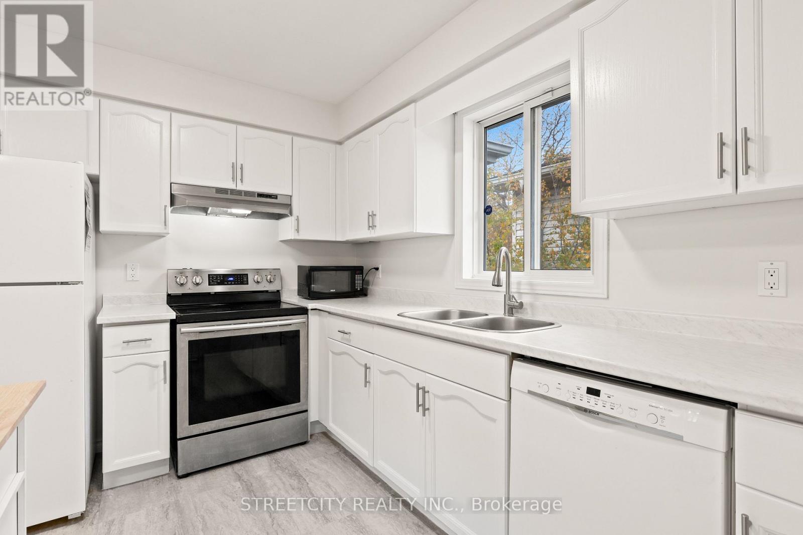 856 Thistledown Way, London North, Ontario  N6G 4Z8 - Photo 12 - X12519814