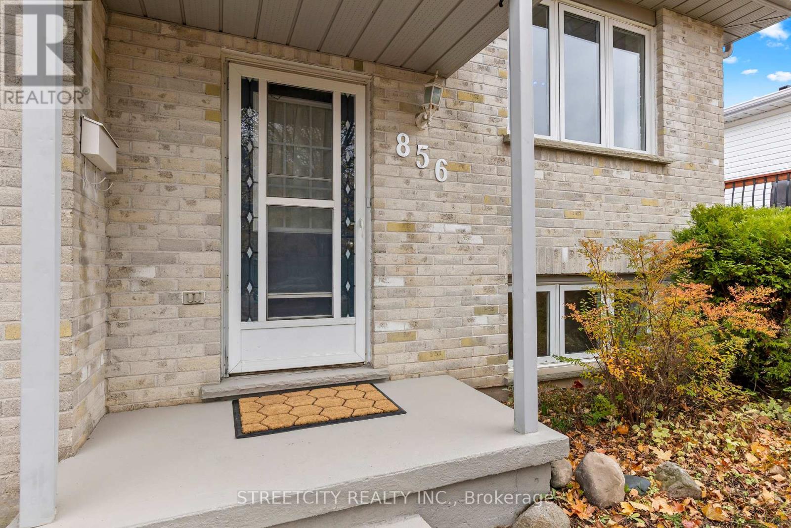 856 Thistledown Way, London North, Ontario  N6G 4Z8 - Photo 2 - X12519814