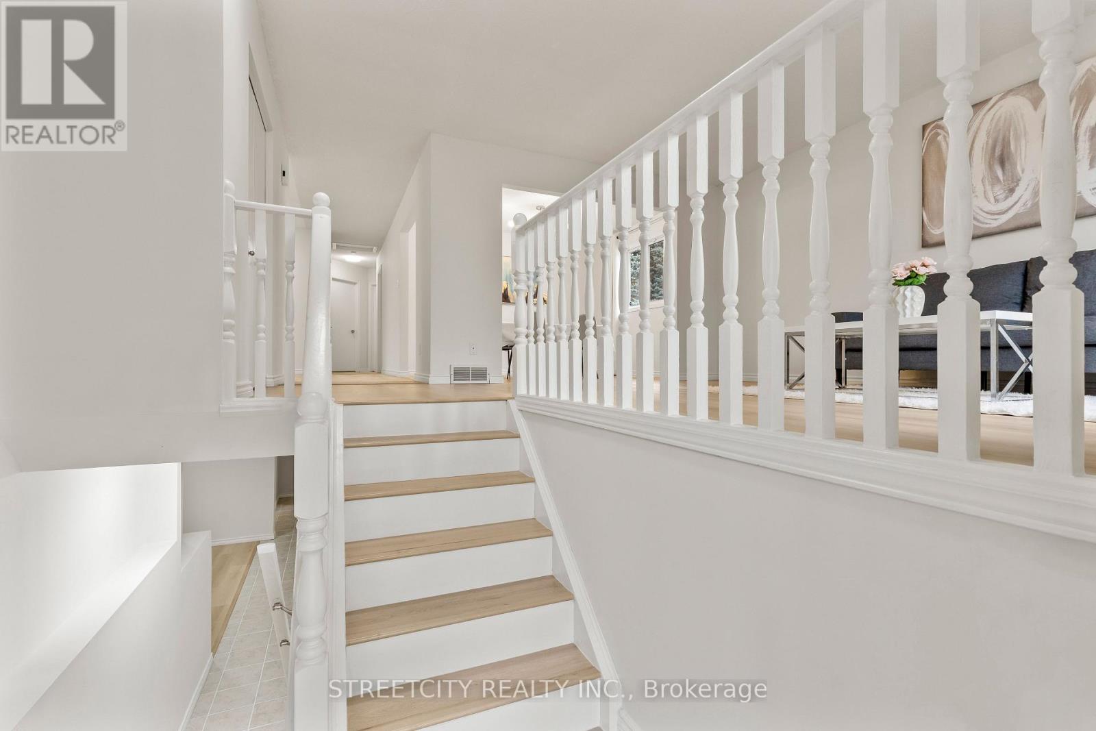 856 Thistledown Way, London North, Ontario  N6G 4Z8 - Photo 3 - X12519814