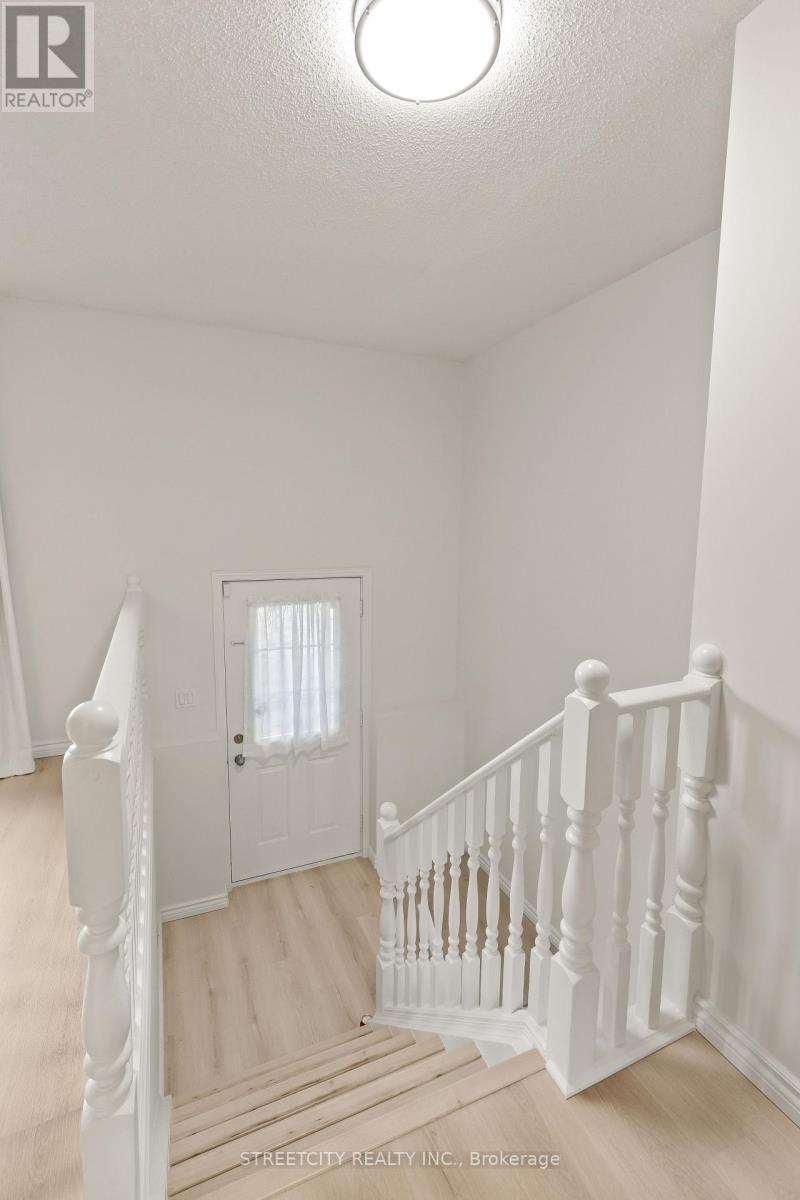 856 Thistledown Way, London North, Ontario  N6G 4Z8 - Photo 4 - X12519814