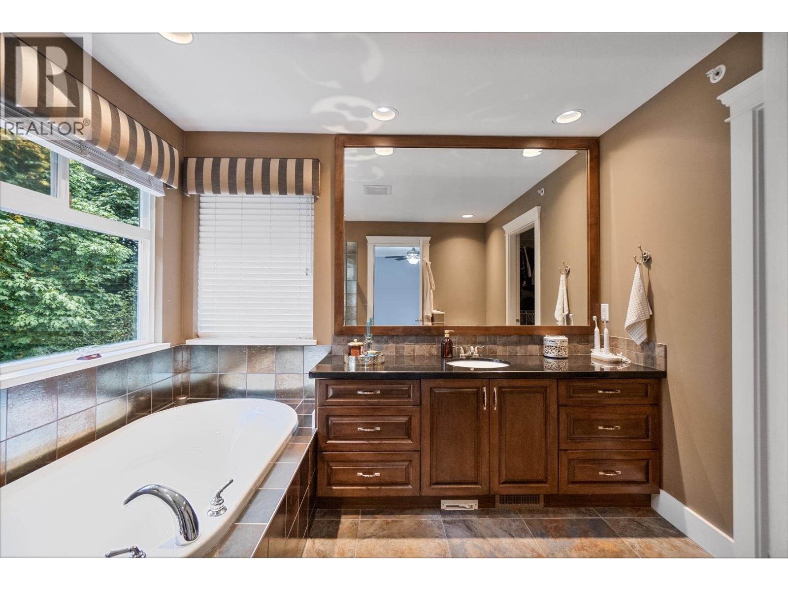 23953 Mcclure Avenue, Maple Ridge, British Columbia V2W 0B3 - Photo 27 - R3053350