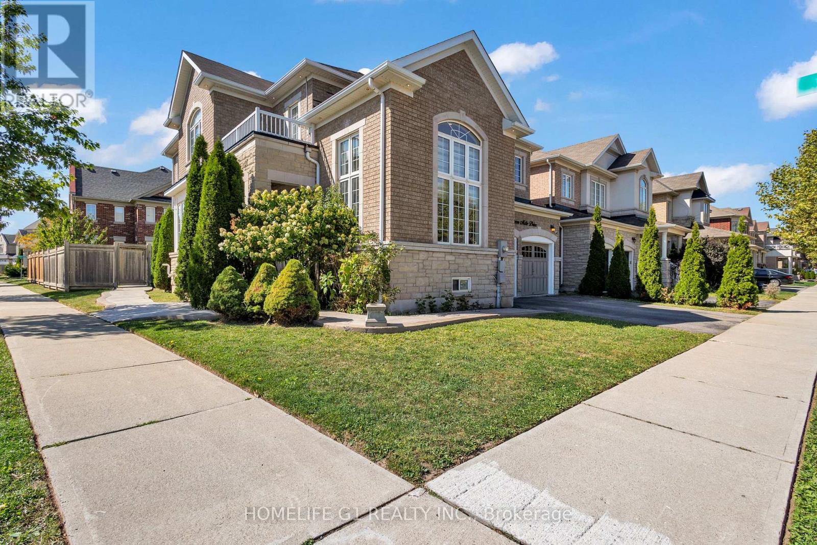 29 Sixteen Mile Drive, Oakville, Ontario  L6M 0S8 - Photo 3 - W12420243