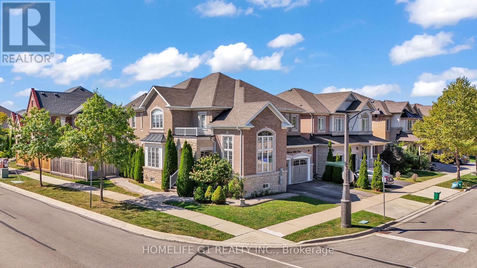 29 Sixteen Mile Drive, Oakville, Ontario  L6M 0S8 - Photo 2 - W12420243
