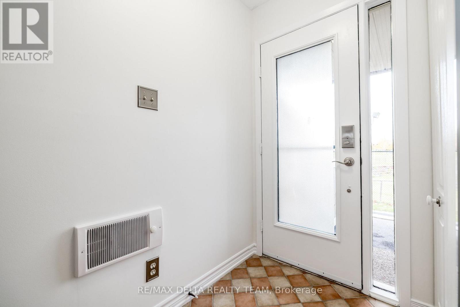 205 - 1720 Marsala Crescent, Ottawa, Ontario  K4A 2G8 - Photo 3 - X12505368