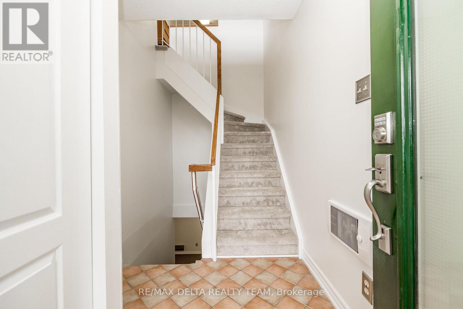 205 - 1720 Marsala Crescent, Ottawa, Ontario  K4A 2G8 - Photo 4 - X12505368