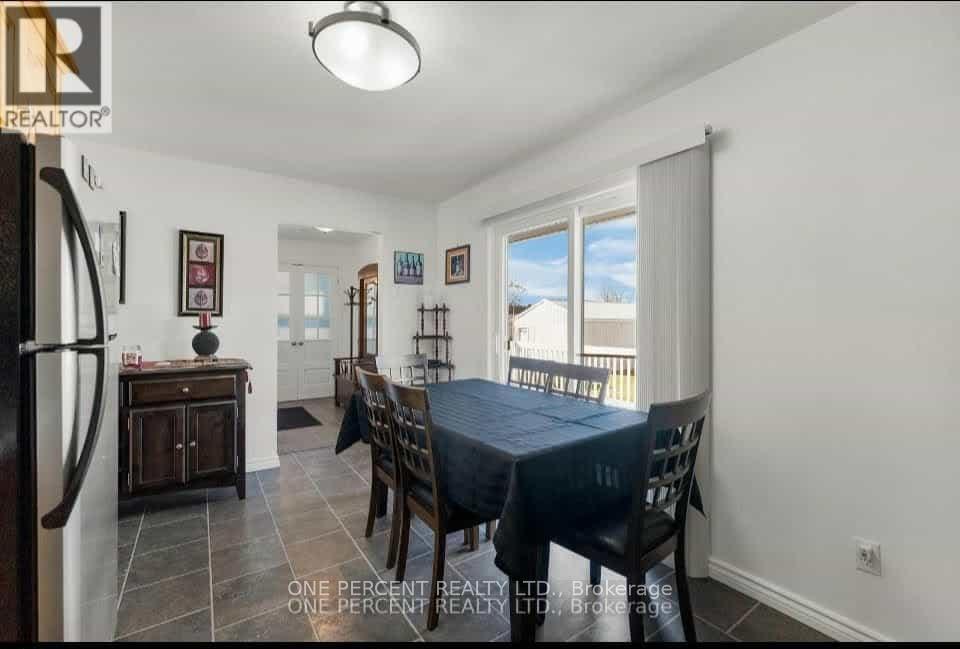 626 Willow Drive, Laurentian Valley, Ontario  K8A 4J1 - Photo 8 - X12514998