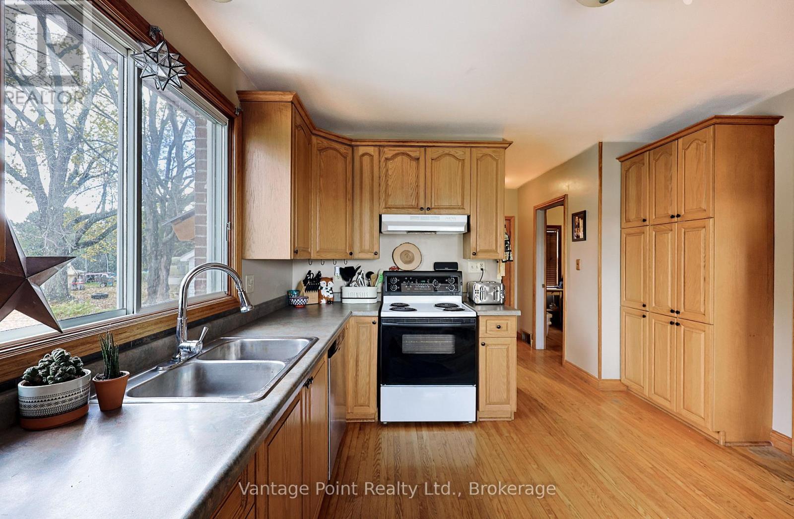 7 Park Head Road, South Bruce Peninsula, Ontario N0H 1P0 - Photo 10 - X12519954