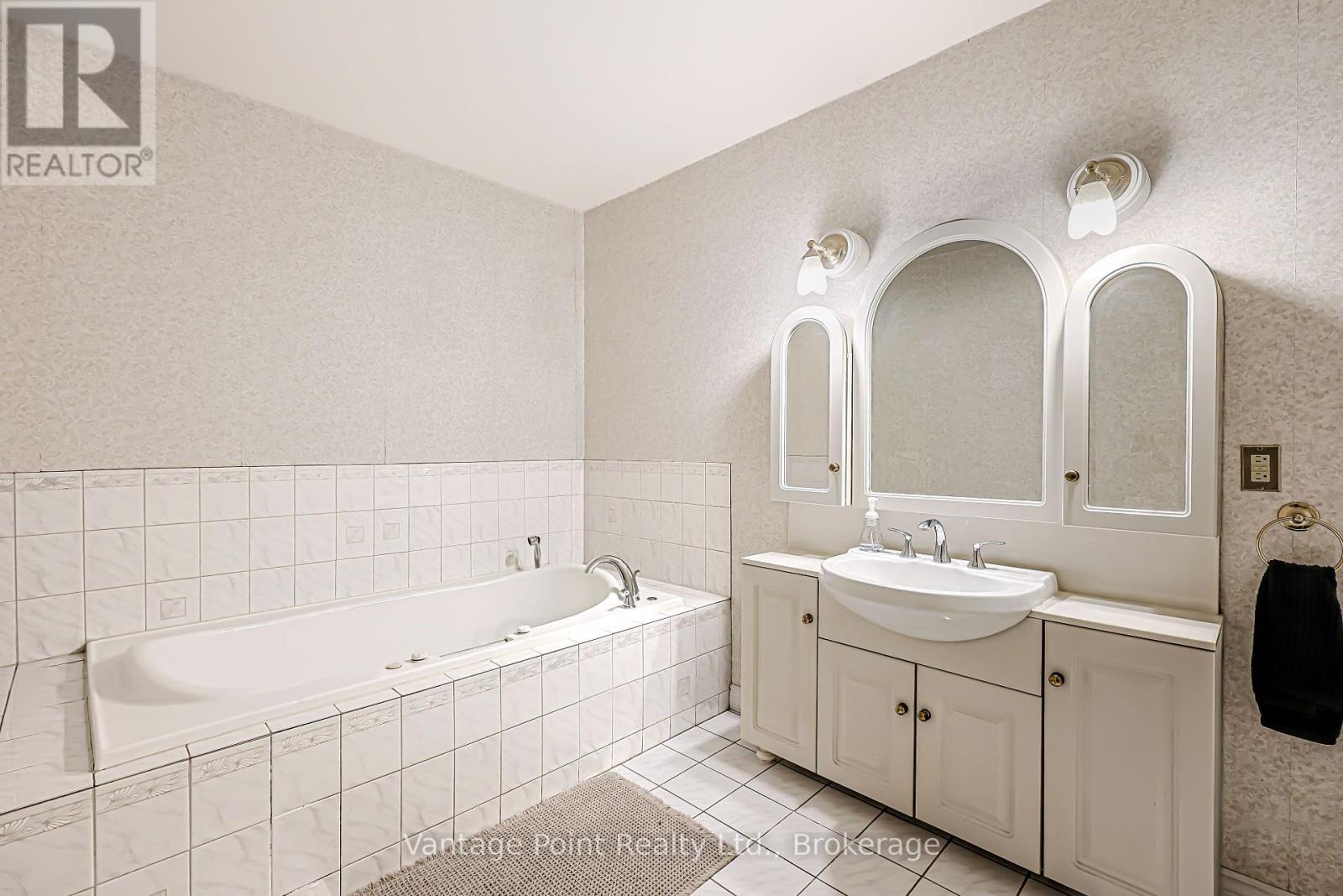 7 Park Head Road, South Bruce Peninsula, Ontario N0H 1P0 - Photo 15 - X12519954