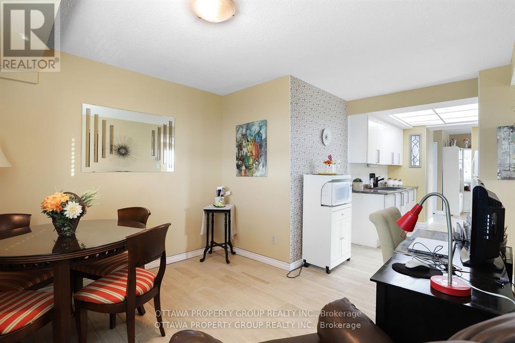 913 - 555 Brittany Drive, Ottawa, Ontario  K1K 4C5 - Photo 10 - X12519904
