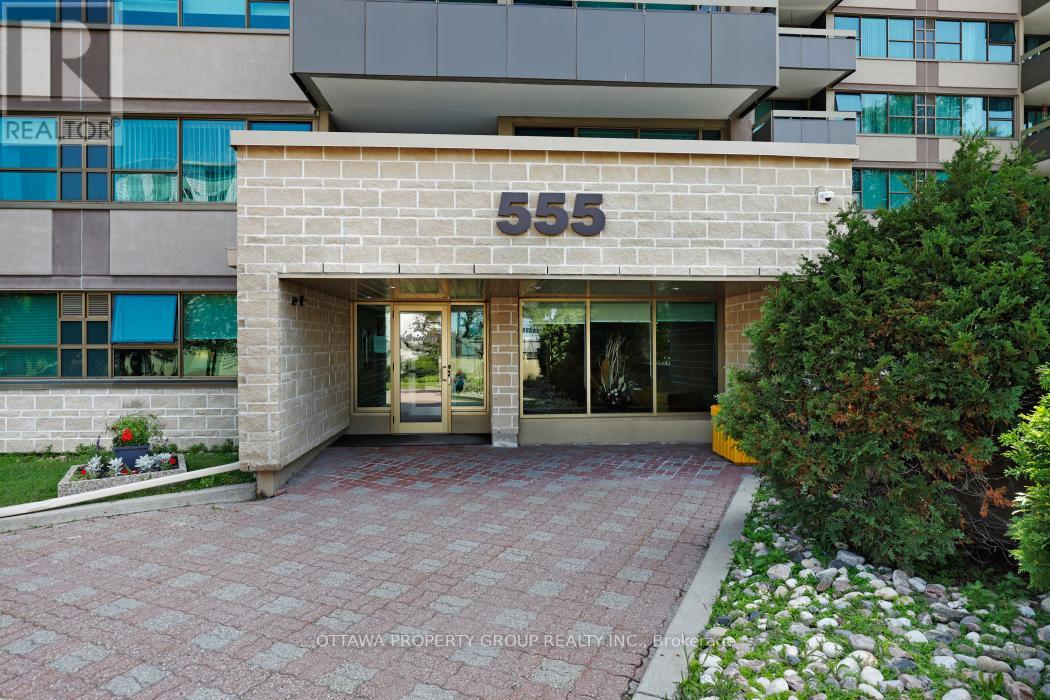 913 - 555 Brittany Drive, Ottawa, Ontario  K1K 4C5 - Photo 2 - X12519904