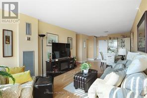 913 - 555 Brittany Drive, Ottawa, Ontario  K1K 4C5 - Photo 7 - X12519904