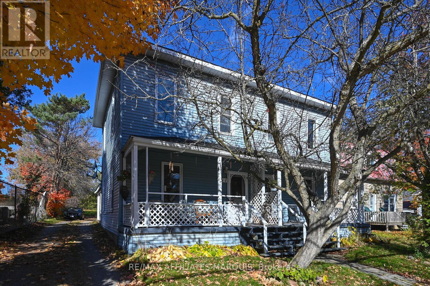 26 Rideau Street, Westport, Ontario  K0G 1X0 - Photo 2 - X12519912