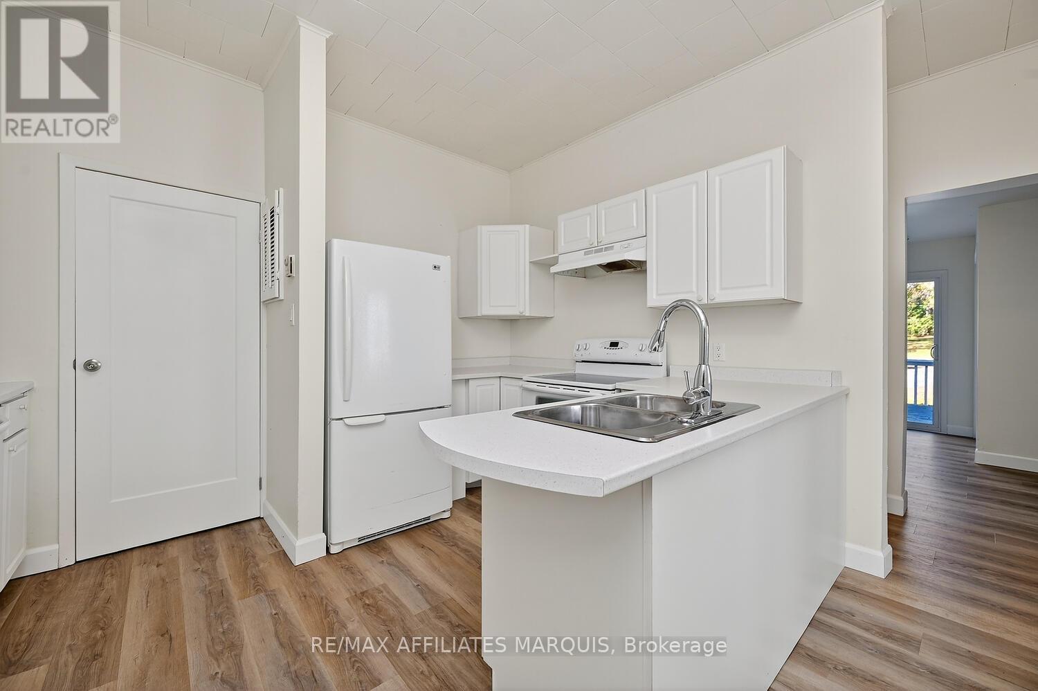 26 Rideau Street, Westport, Ontario  K0G 1X0 - Photo 27 - X12519912