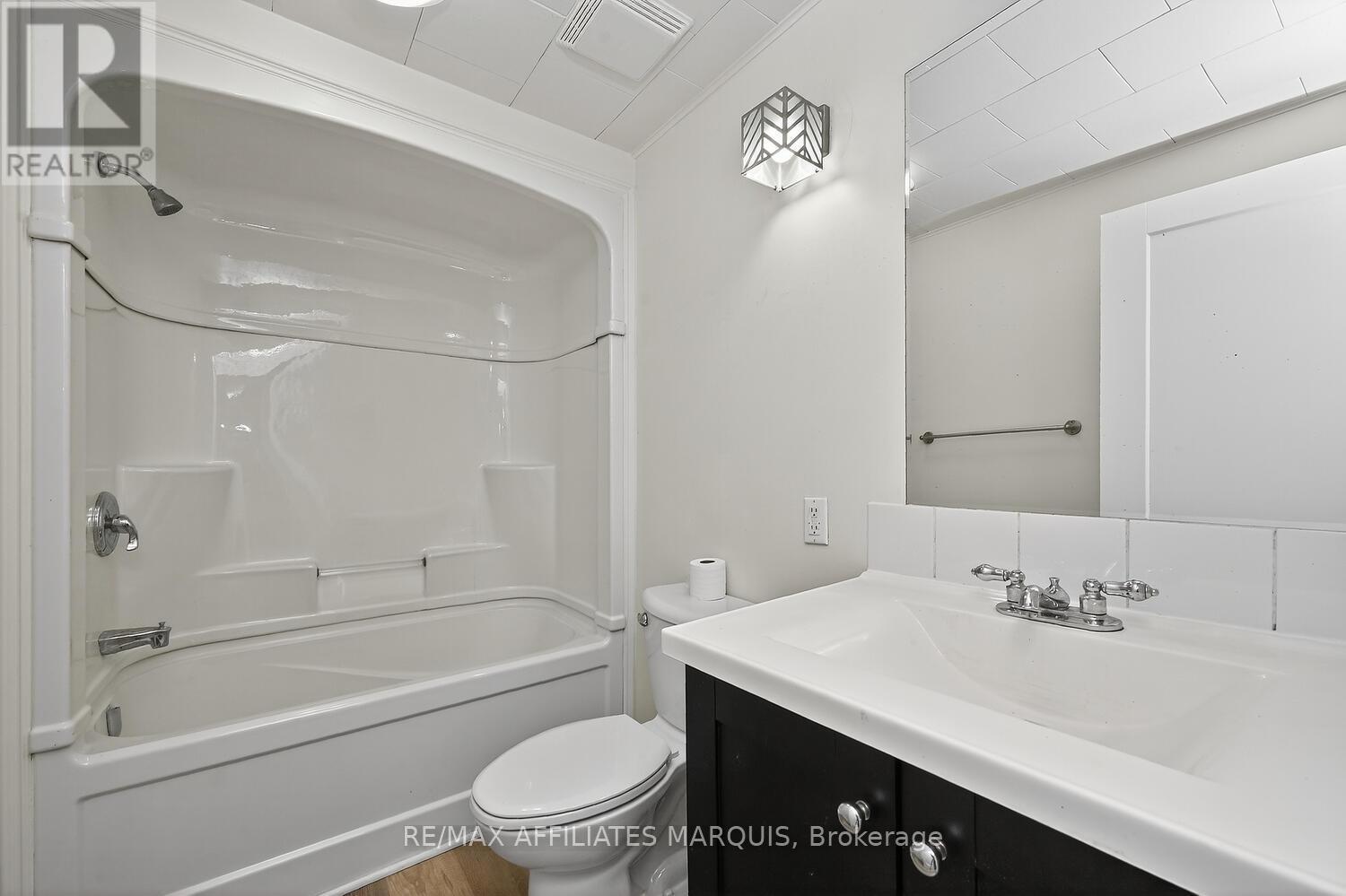 26 Rideau Street, Westport, Ontario  K0G 1X0 - Photo 34 - X12519912