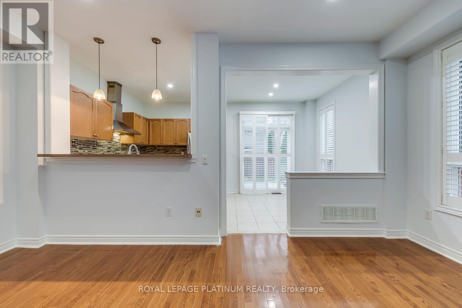 5644 Longboat Avenue, Mississauga, Ontario  L5M 7E8 - Photo 11 - W12519844