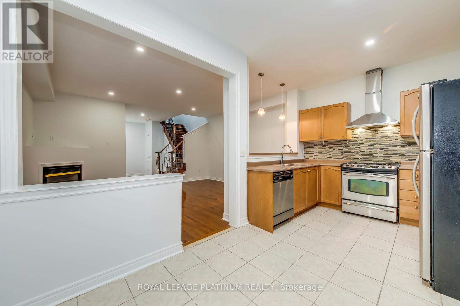 5644 Longboat Avenue, Mississauga, Ontario  L5M 7E8 - Photo 12 - W12519844