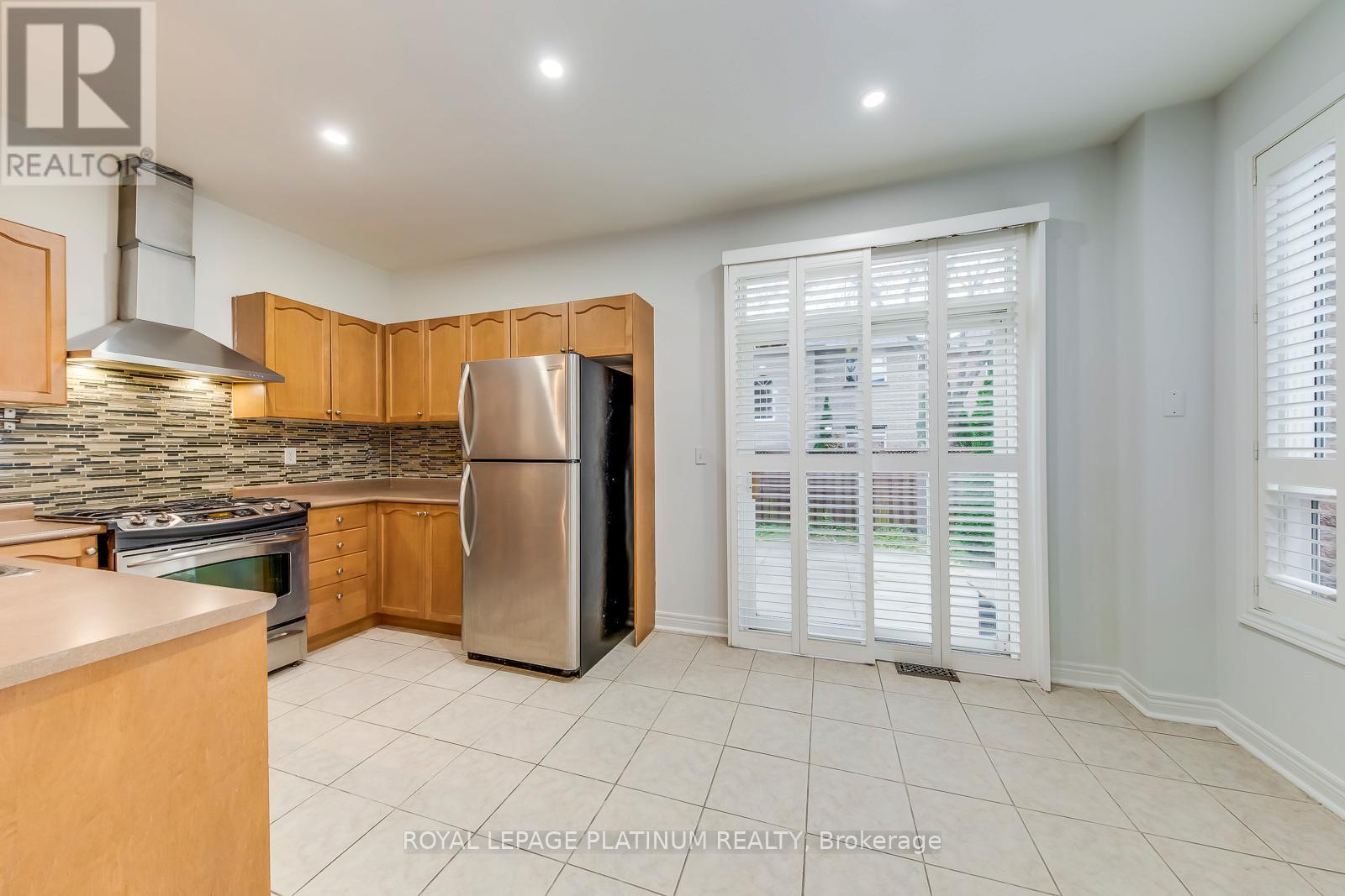 5644 Longboat Avenue, Mississauga, Ontario  L5M 7E8 - Photo 14 - W12519844