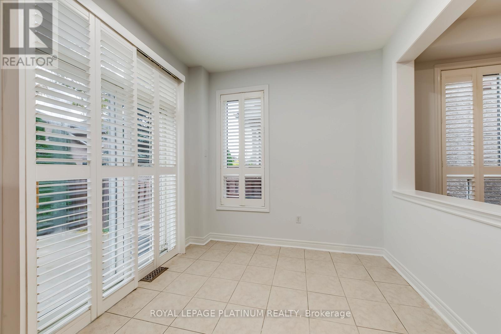 5644 Longboat Avenue, Mississauga, Ontario  L5M 7E8 - Photo 15 - W12519844