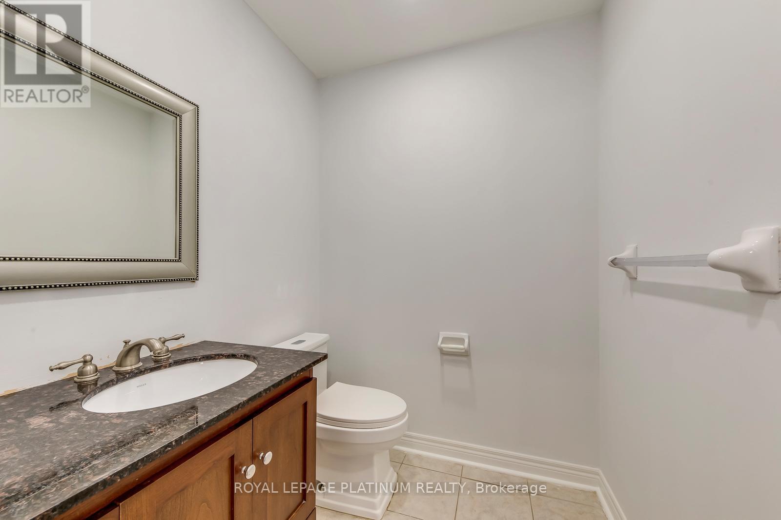 5644 Longboat Avenue, Mississauga, Ontario  L5M 7E8 - Photo 16 - W12519844