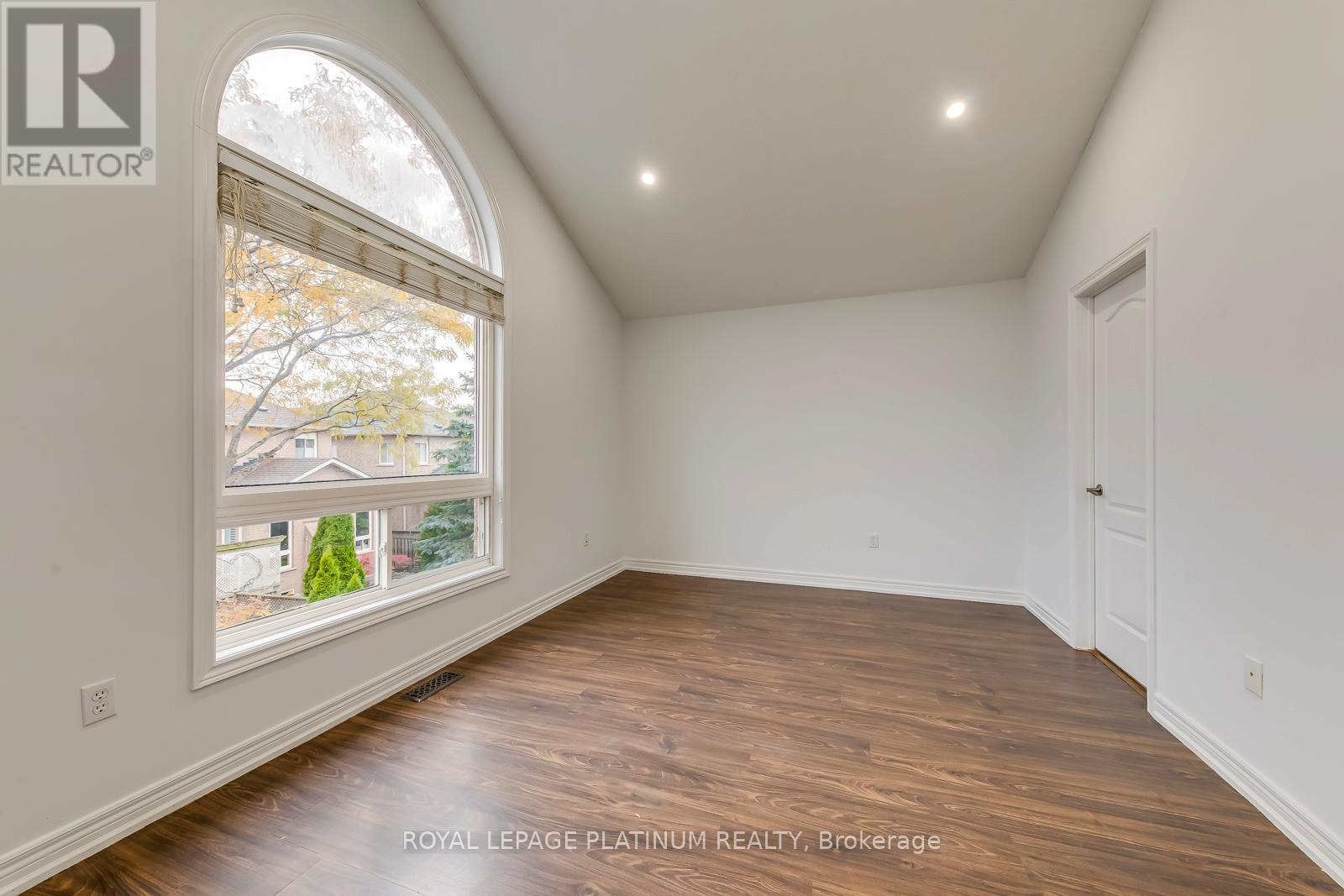 5644 Longboat Avenue, Mississauga, Ontario  L5M 7E8 - Photo 23 - W12519844