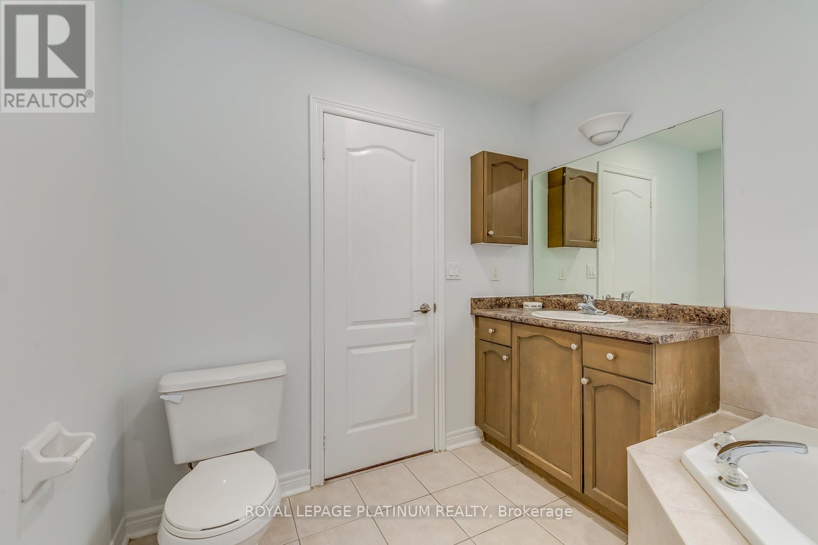 5644 Longboat Avenue, Mississauga, Ontario  L5M 7E8 - Photo 27 - W12519844