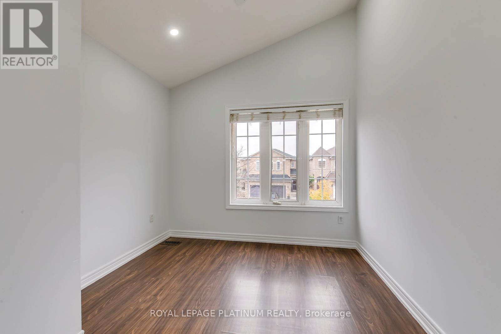 5644 Longboat Avenue, Mississauga, Ontario  L5M 7E8 - Photo 28 - W12519844