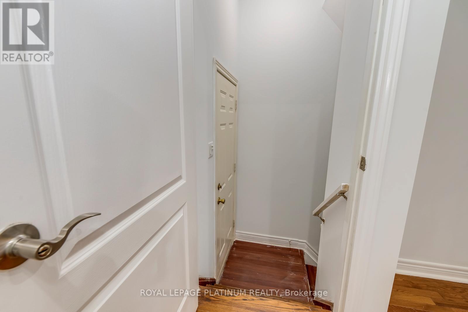 5644 Longboat Avenue, Mississauga, Ontario  L5M 7E8 - Photo 33 - W12519844