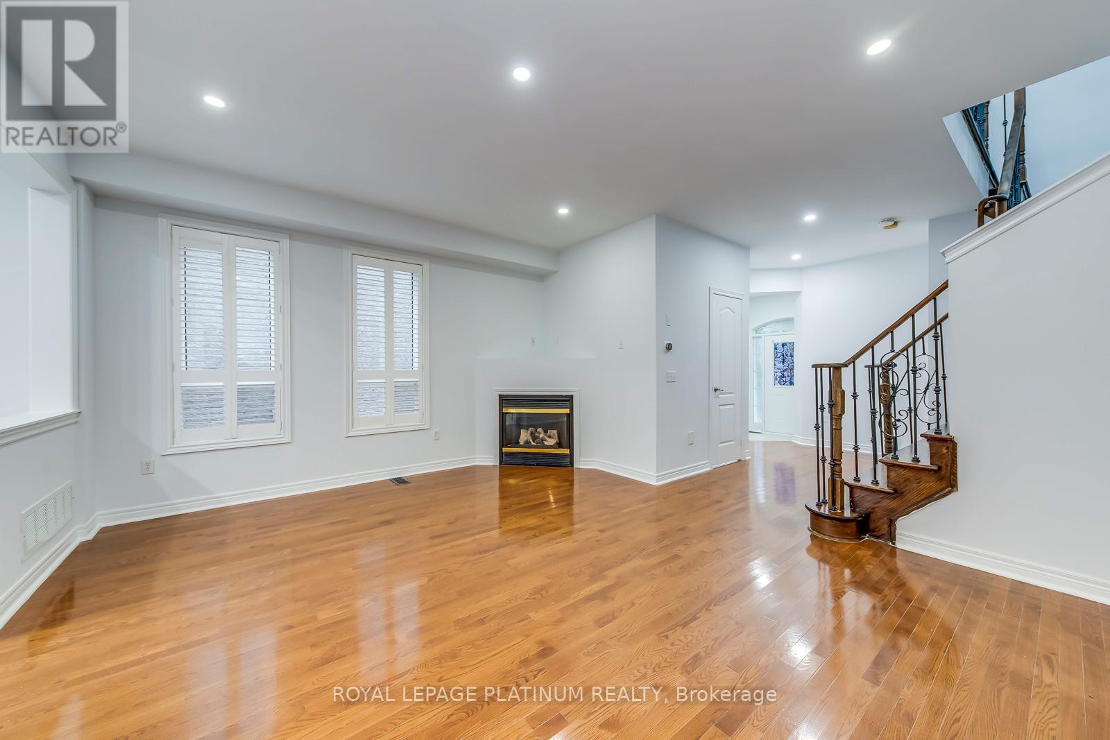 5644 Longboat Avenue, Mississauga, Ontario  L5M 7E8 - Photo 9 - W12519844