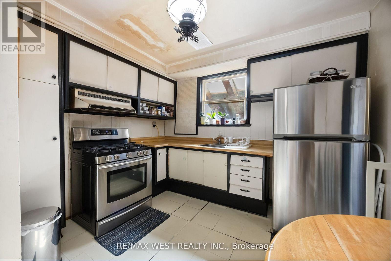 241 Eileen Avenue, Toronto, Ontario  M6N 1W5 - Photo 9 - W12519852