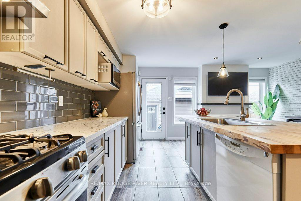 104 Roxton Road, Oakville, Ontario  L6H 6V4 - Photo 13 - W12519866