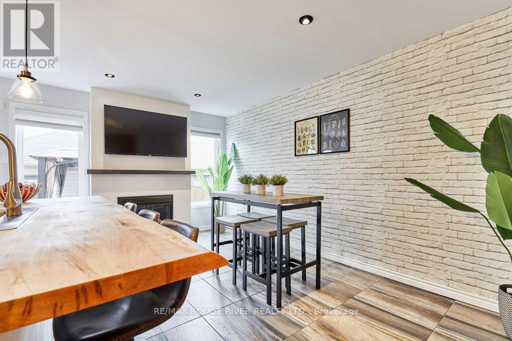 104 Roxton Road, Oakville, Ontario  L6H 6V4 - Photo 14 - W12519866